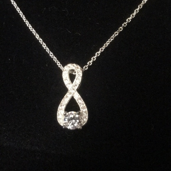 Jewelry - Silver infinity necklace